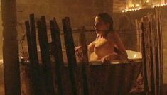 Голая Дэбби Рошон в фильме «Мертвые и гниющие» фото #2