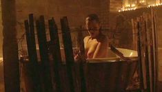 Голая Дэбби Рошон в фильме «Мертвые и гниющие» фото #4