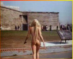 Дэрил Ханна показала голую попку в фильме «Всплеск» фото #2