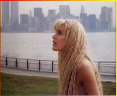 Дэрил Ханна показала голую попку в фильме «Всплеск» фото #3