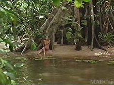 Голая Дэрил Ханна в фильме «Игры в полях Господних» фото #8