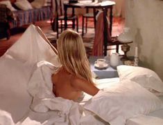 Голая Дэрил Ханна в фильме «Летние любовники» фото #4