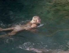 Голая Дэрил Ханна в фильме «Летние любовники» фото #6