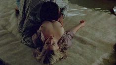 Голая Ева Бертистл в фильме «Полночный поцелуй» фото #2