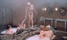 Голая Ева Гримальди в фильме «Тихие дни в Клиши» фото #4