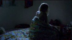 Жюли Дельпи засветила грудь в фильме «Два дня в Париже» фото #4