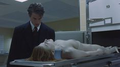 Голая Жюльенна Дэвис в фильме «С широко закрытыми глазами» фото #7