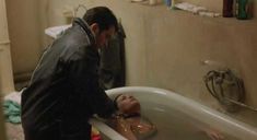 Голая Зита Гёрёг в фильме «8 миллиметров 2» фото #17