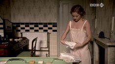 Голая Зои Таппер в сериале «Двадцать тысяч улиц под небом» фото #7