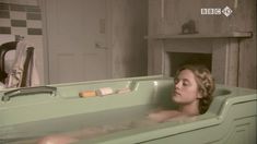 Голая Зои Таппер в сериале «Двадцать тысяч улиц под небом» фото #9