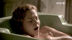 Голая Зои Таппер в сериале «Двадцать тысяч улиц под небом» фото #10