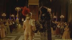 Голая попа Зои Таппер в фильме «Красота по-английски» фото #2