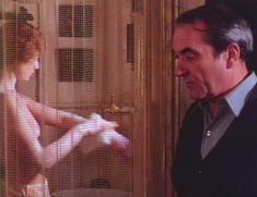 Голая Изабель Юппер в фильме «Виолетт»