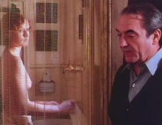 Голая Изабель Юппер в фильме «Виолетт»