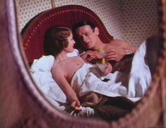 Голая Изабель Юппер в фильме «Виолетт»