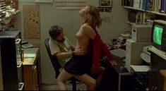 Голая Изильд Ле Беско в фильме «Без сантиментов» фото #2