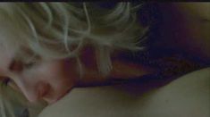 Голая Изильд Ле Беско в фильме «Задний план» фото #2