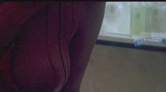 Голая Изильд Ле Беско в фильме «Задний план» фото #6