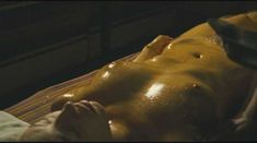 Голая Изильд Ле Беско в фильме «Неприкасаемый» фото #10