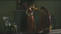 Голая Изильд Ле Беско в фильме «Неприкасаемый» фото #16