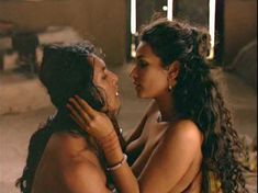 Голая Индира Варма в фильме «Кама Сутра. История любви» фото #8