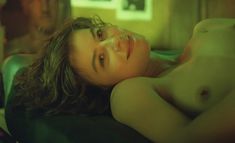 Полностью голая Ирен Жакоб в фильме «Двойная жизнь Вероники» фото #4