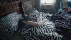 Голая Исидора Горештер в сериале «Бесстыдники» фото #1