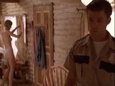 Голая Камилла Овербай Рус в фильме «На границе» фото #1