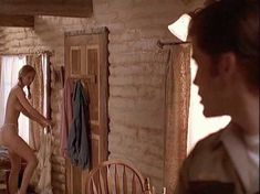 Голая Камилла Овербай Рус в фильме «На границе» фото #2