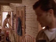 Голая Камилла Овербай Рус в фильме «На границе» фото #3