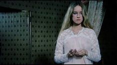 Голая грудь Камилль Китон в фильме Tragic Ceremony фото #1