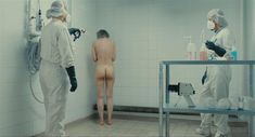 Голая Камилль Лелуш в фильме «Гранд Централ. Любовь на атомы» фото #3