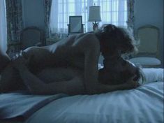 Голая Карен Аллен в фильме «Ответный огонь» фото #2