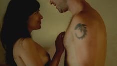 Голая Карен Дэвид в сериале «Ответный удар» фото #3