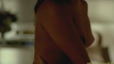 Голая Карен Дэвид в сериале «Ответный удар» фото #5