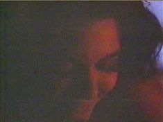 Голая Кари Вурер в фильме «Виртуальный полицейский» фото #10