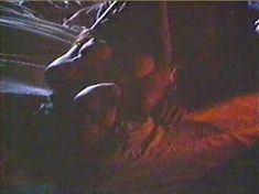 Голая Кари Вурер в фильме «Виртуальный полицейский» фото #12