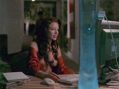 Голая Кари Вурер в фильме «Паутина» фото #2