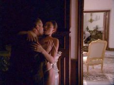 Голая Кари Вурер в фильме «Паутина» фото #17