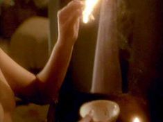 Карина Ломбард оголила грудь в фильме «Герой-одиночка» фото #1