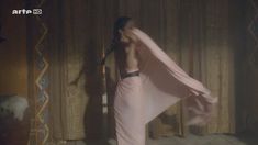 Голая Карина Теста в сериале «Одиссея» фото #25