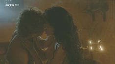 Голая Карина Теста в сериале «Одиссея» фото #32