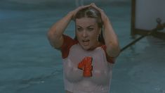 Кармен Электра засветила грудь в фильме «Дочь моего босса» фото #2