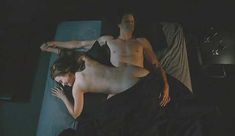 Голая Каролин Давернас в фильме «Пережить мою маму» фото #9