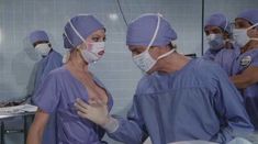 Кассандра Петерсон засветила грудь в фильме «Джекилл и Хайд... Снова вместе» фото #3