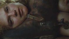 Голая Катажина Фигура в фильме «Мёртвая награда» фото #6