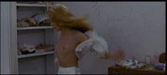 Катрин Денёв оголила грудь в фильме «Сирена с «Миссисипи» фото #7
