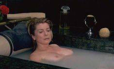 Голая Катрин Денёв в фильме «Пола Х»