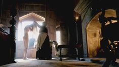 Голая Катрина Балф в сериале «Чужестранка» фото #8