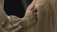 Голая Катрина Балф в сериале «Чужестранка» фото #13